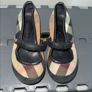 Burberry Black and Tan Flats Stylish Loafers